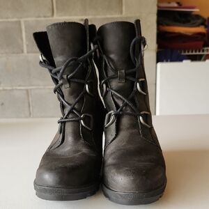 Sorel Black Women's Lace-Up Boots. Used But In Good Condition